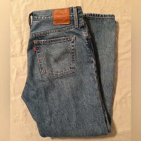 Levi’s distressed Jean - Picture 1 of 4
